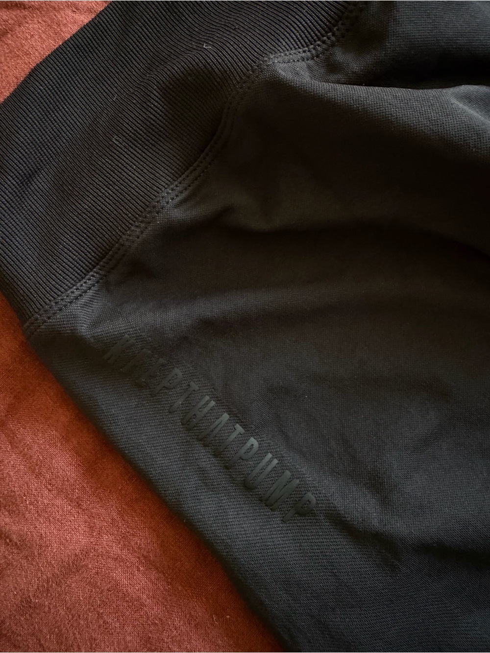 Keep That Pump LJ V Back Leggings NWOT - Picture 4 of 6
